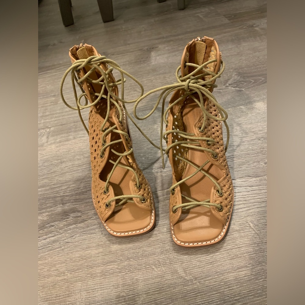 NWOT Jeffrey Campbell - Free People- Lahaina Beige Woven heel - Picture 6 of 6